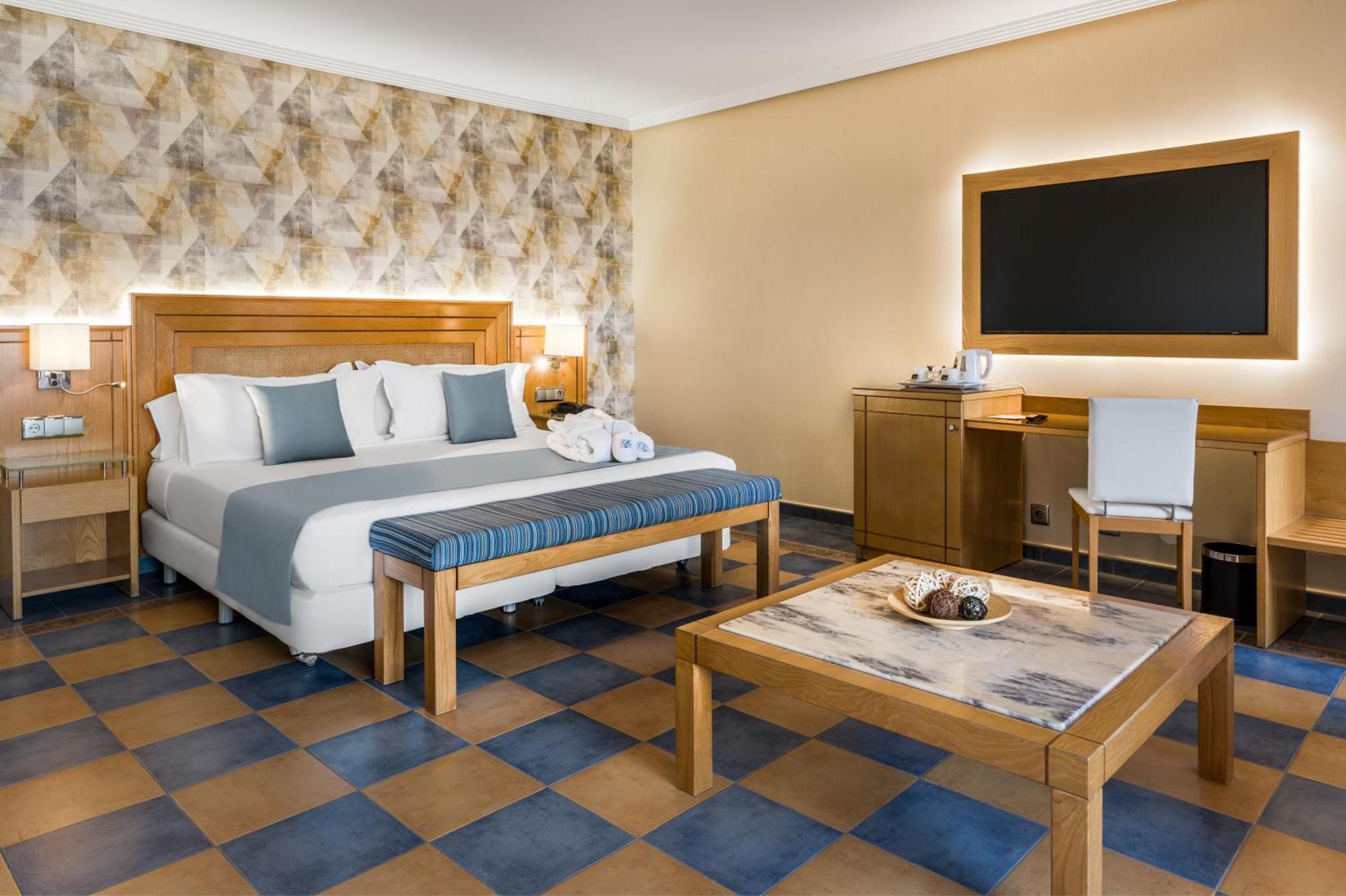 Elba Sara Beach&golf Resort 4*